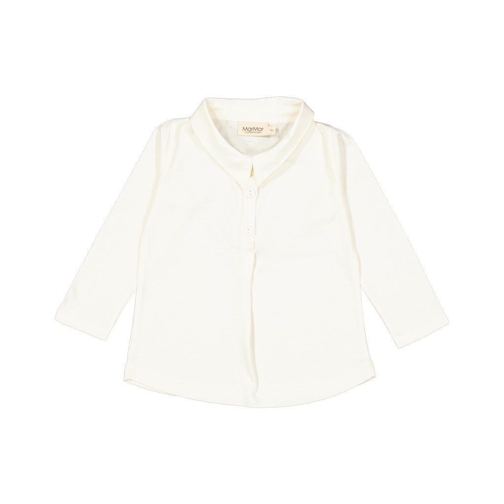 Marmar Teko B Shirt in Cloud in een mooi wit shirts voor baby's. Het shirt heeft een kraagje van katoen en een lijfje van modal voor extra comfort. De knoopsluiting maakt het af. 