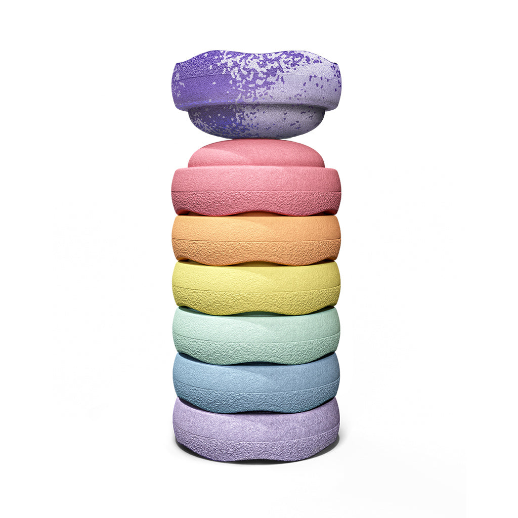 Stapelstein Special Edition Fusion Pastel is een fijne set stapelstenen in regenboog pastelkleuren. De set bestaat uit 6 stenen met een extra gratis limited edition Fusion steen in violet-lichtviolet